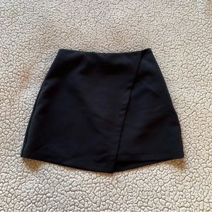 A&F Scarlet Wrap Mini Skort